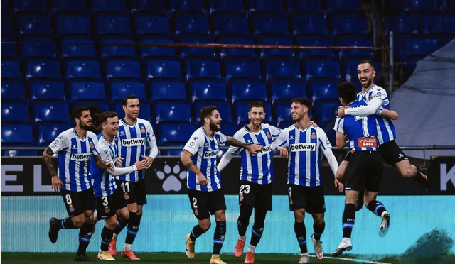  热那亚保级关键战役,替补奇兵登场改写比赛走势