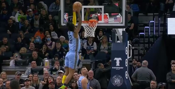  佛罗伦萨反击效率惊人，三次快攻打穿客队防线缺口