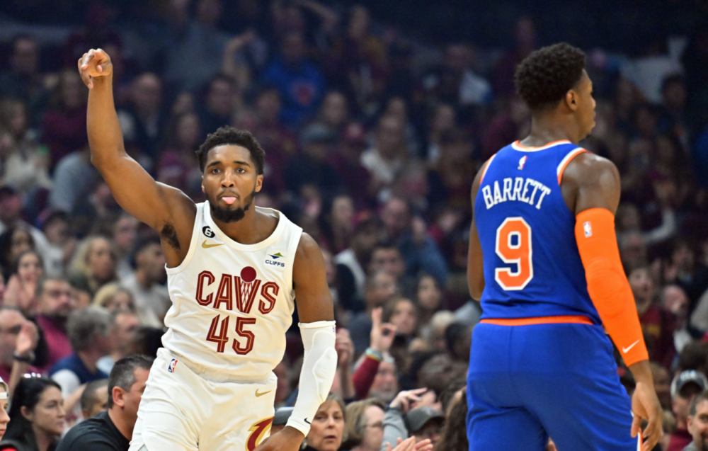  米切尔三分雨浇灭热火，骑士客场擒敌获三连胜